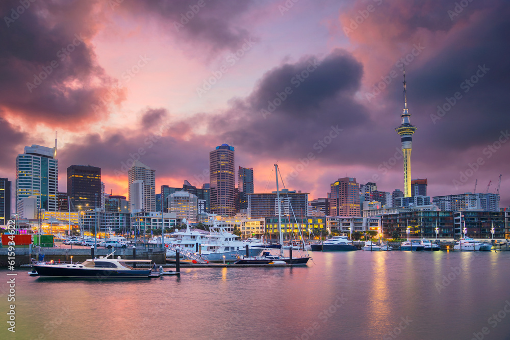 Fototapeta premium Cityscape image of Auckland skyline, New Zealand during sunrise.