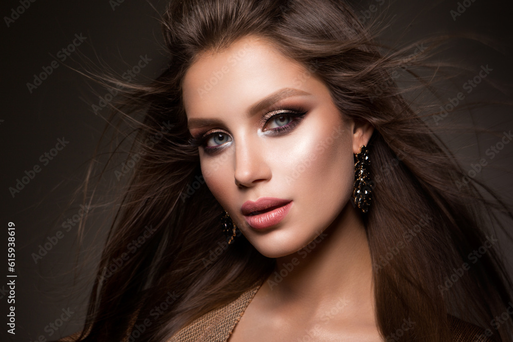 Naklejka premium Beautiful woman with professional make up and hairstyle