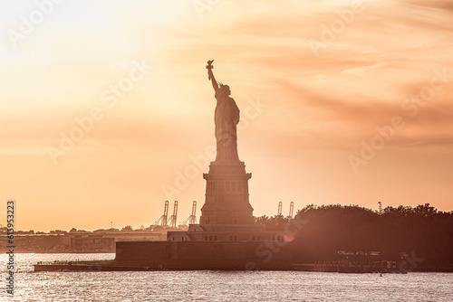 statue of liberty at sunset © Napoleon Digital