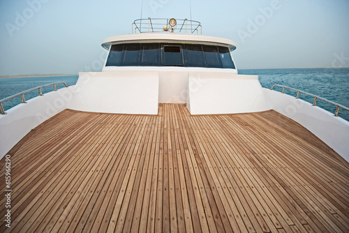 Konstfotografi View over the bow of a large luxury motor yacht with bridge area on tropical ope