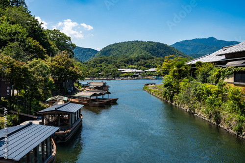 京都嵐山・桂川の風景 © WATARU OHIRA