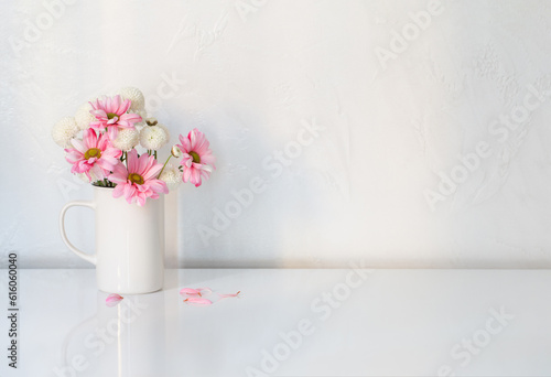 Fototapeta Naklejka Na Ścianę i Meble -  white and pink  chrysanthemums in vintage cup on white background