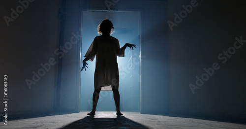 Obraz na plátně Creepy girl in white shirt scarily running in hallway with unnatural steps