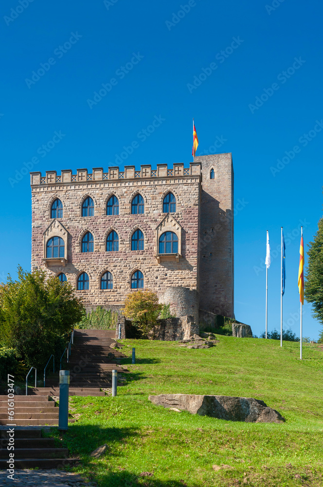 Fassade des Hambacher Schlosses bei Hambach. Region Pfalz im Bundesland Rheinland-Pfalz in Deutschland