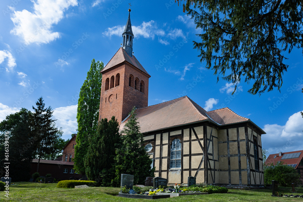 Dorfkirche St. Marien, Beuster