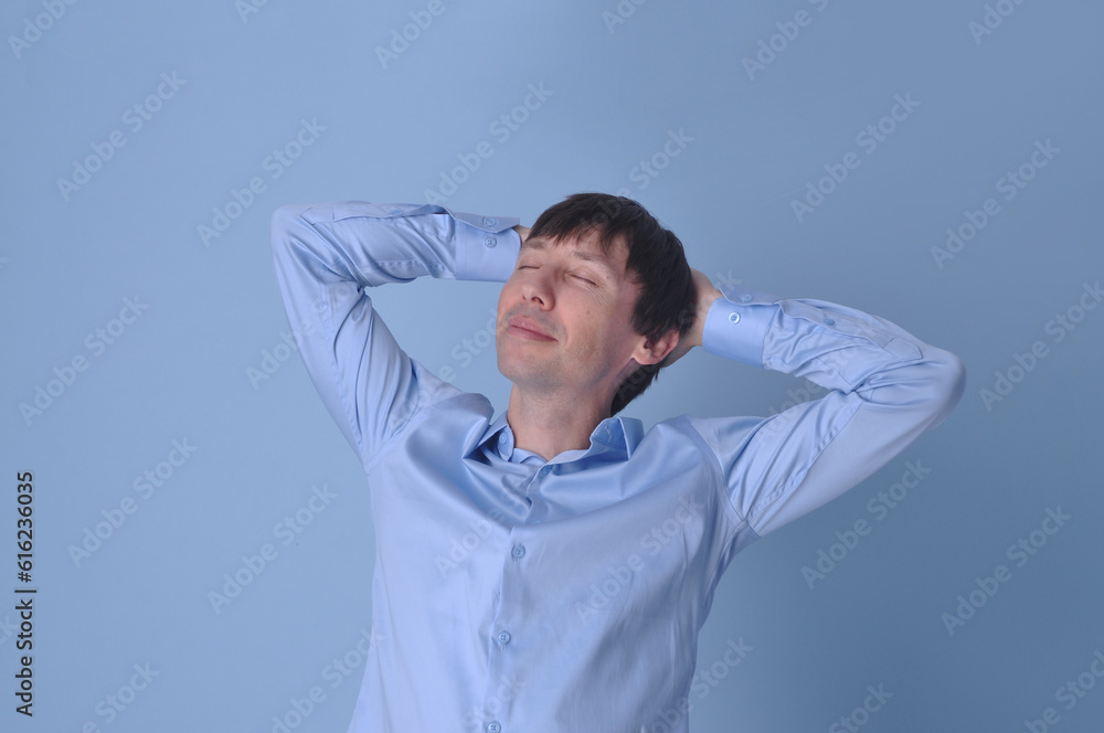 homem de negócios feliz e relaxado confiante nos negócios, sucesso financeiro e segurança homem de negócios feliz e relaxado confiante nos negócios, sucesso financeiro e segurança