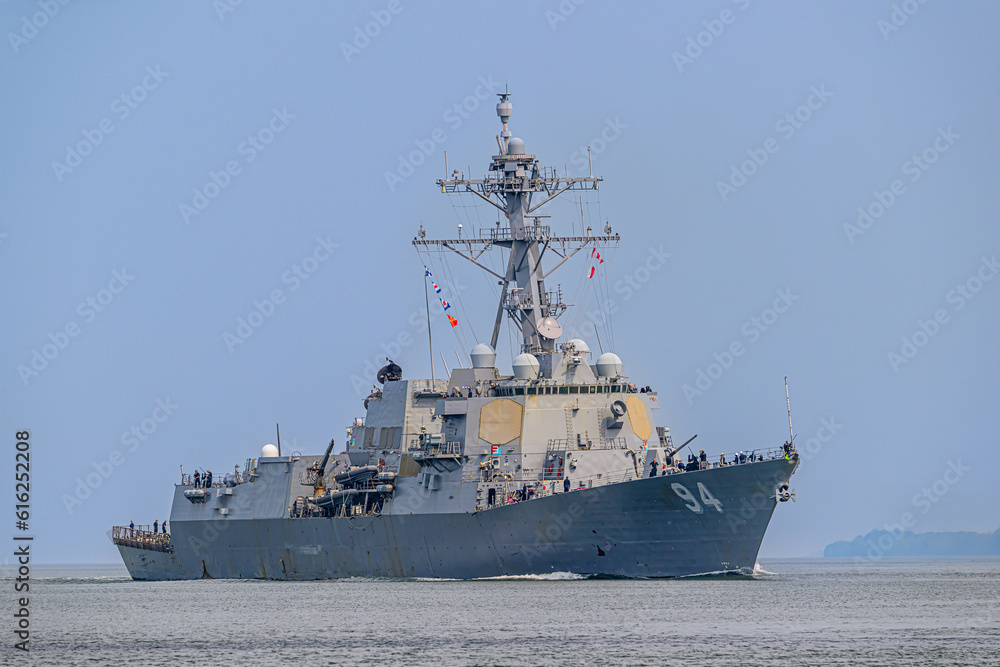 USS Nitze, DDG 94 Sailing down the River