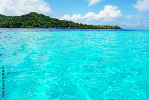 Fototapeta Naklejka Na Ścianę i Meble -  Transparent sea water in Bora Bora, French Polynesia