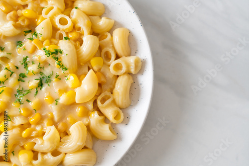 Canvas Print macaroni creamy corn cheese on plate