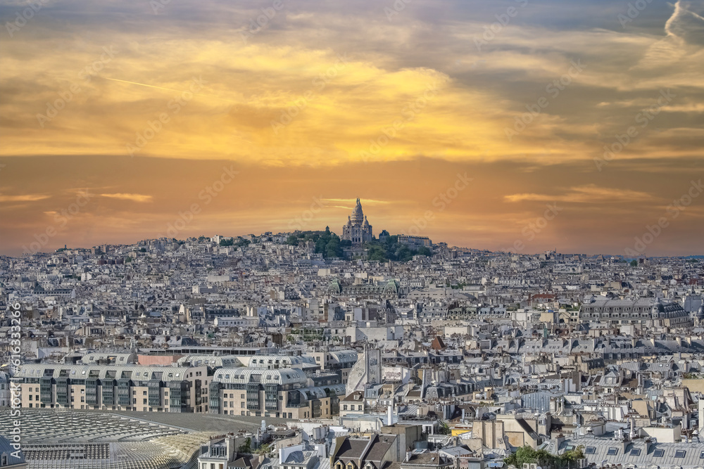 Paris, aerial view of the city, with Montmartre and the Sacre-Choeur basilica in background, sunset
Paris, aerial view of the city, with Montmartre and the Sacre-Choeur basilica in background, sunset