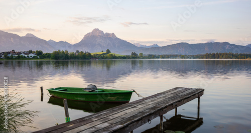 Sonnenaufgang am Hopfensee im Allgäu
