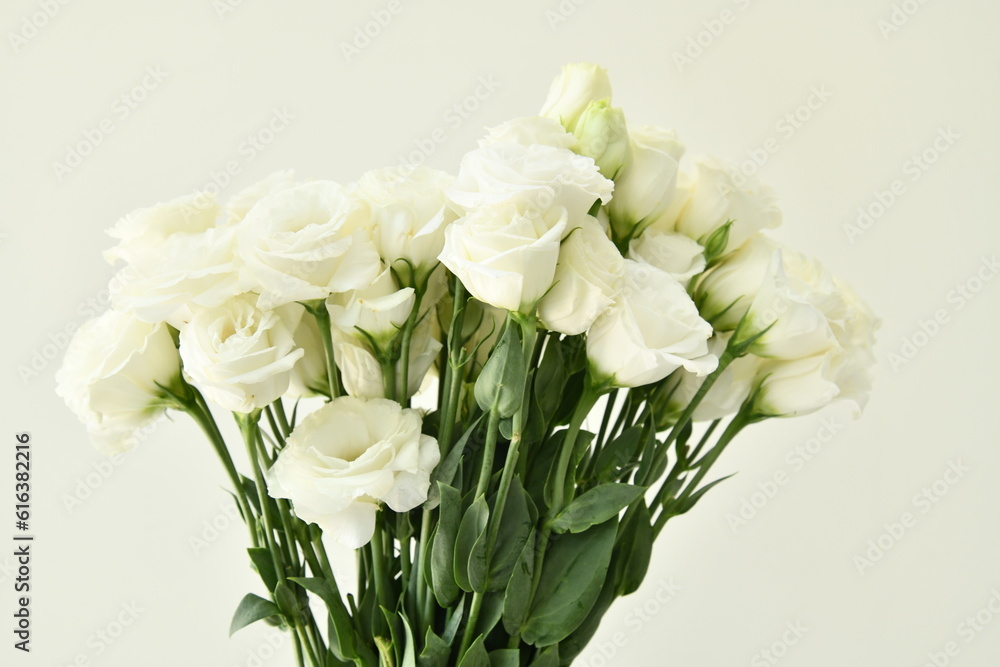 흰색 꽃다발 릴리안셔스 