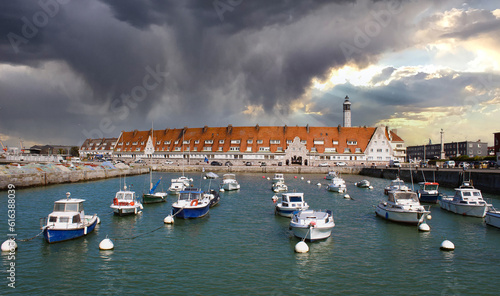 Calais (France) - Bassin du Paradis, La Matelote et phare 