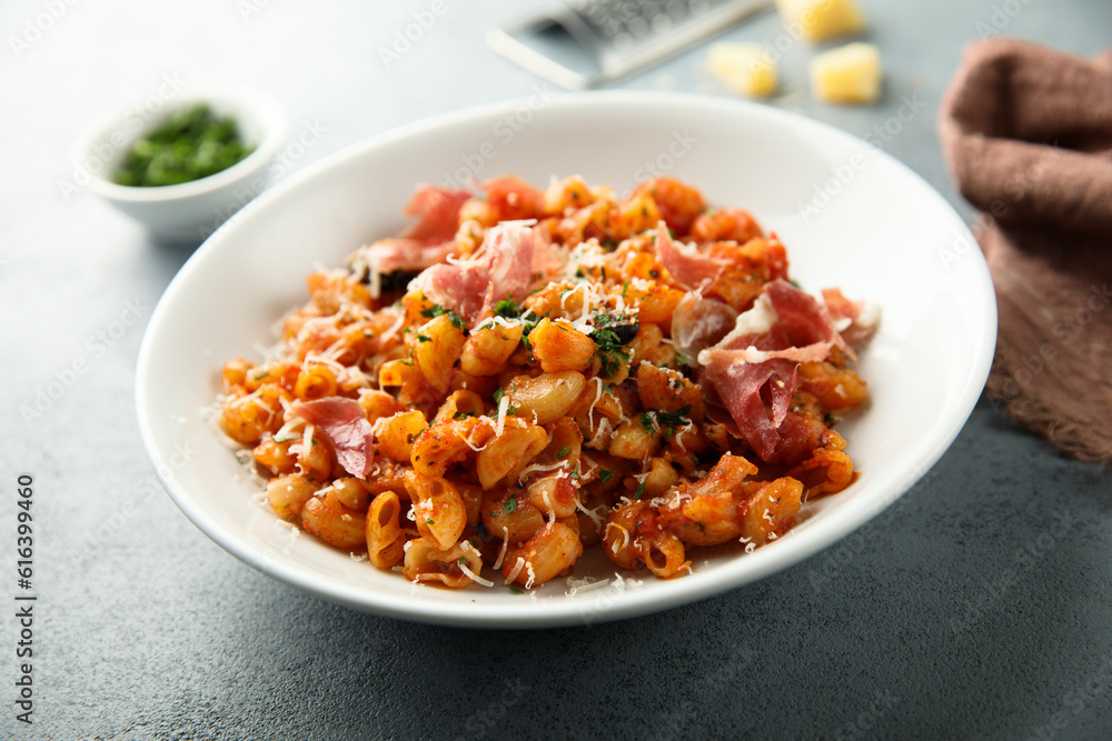 Pasta with smoked ham and cheese Pasta with smoked ham and cheese