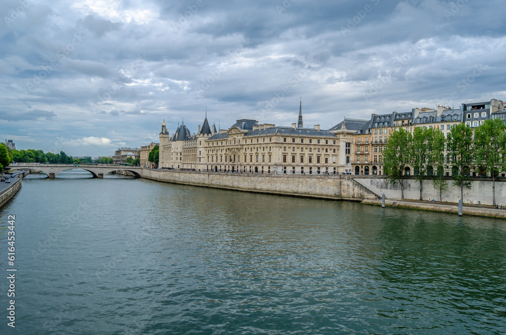 Fototapeta premium Urban landscape in Paris, France