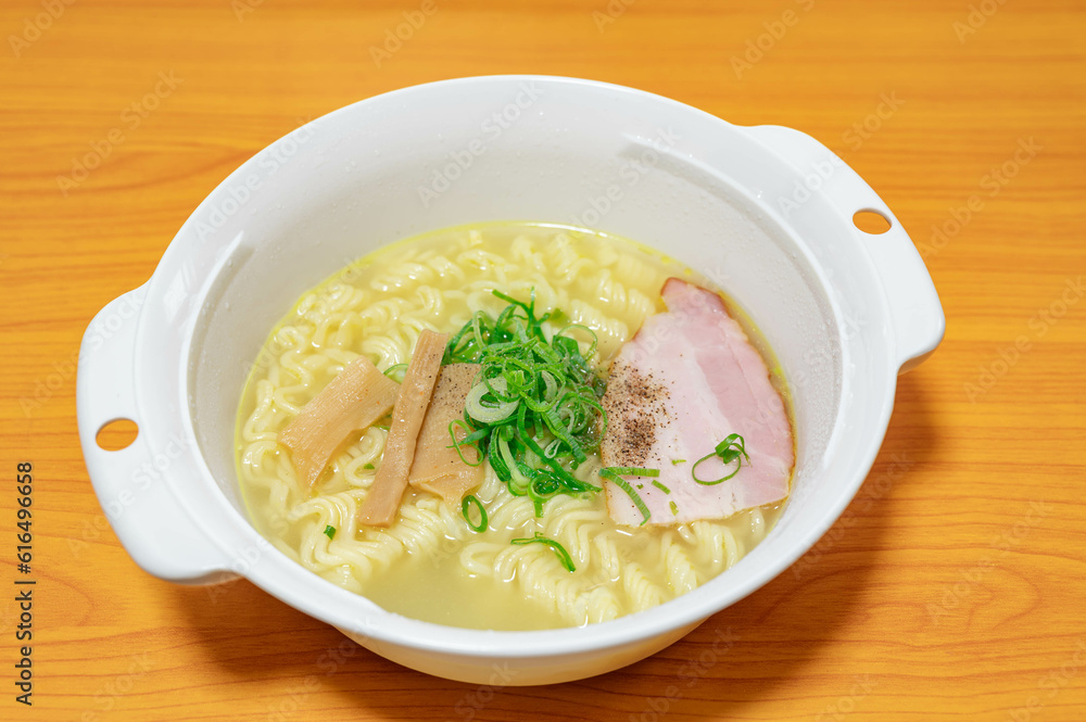レンジで作るインスタントラーメン レンジで作るインスタントラーメン