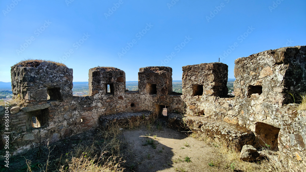 Castillo de Alburquerque-Badajoz-Extremadura-Pueblo medieval