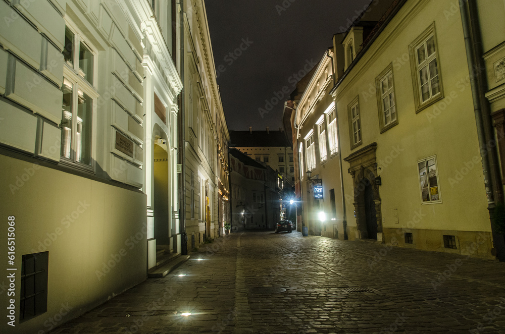 Uliczka w Krakowie w nocy 