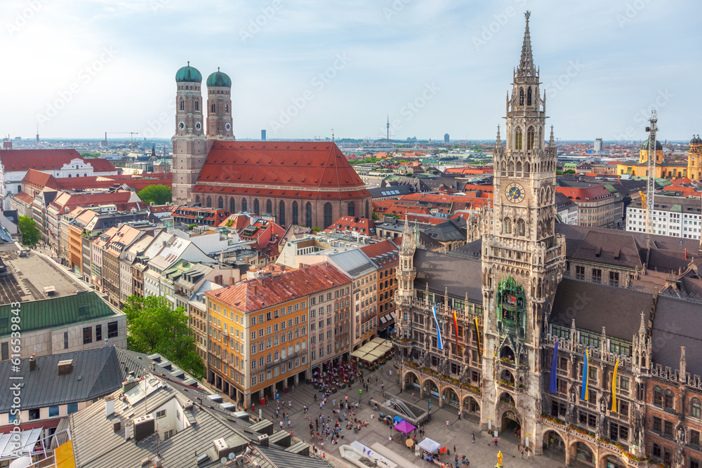 Naklejka premium Aerial view of Marienplatz Square and New Town Hall in Munich