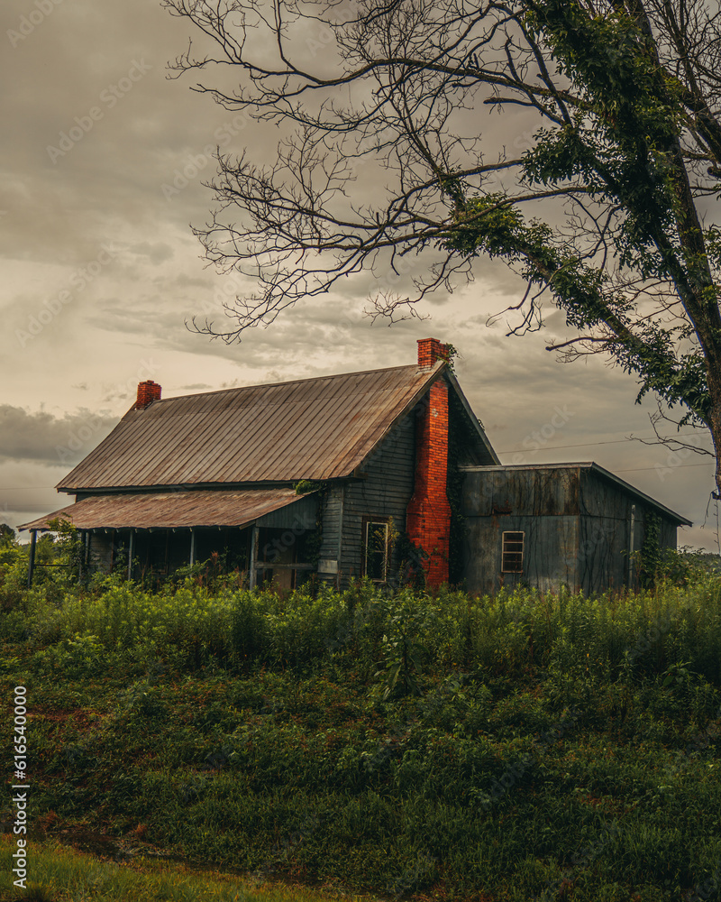 Obraz premium Abandoned structures in rural america