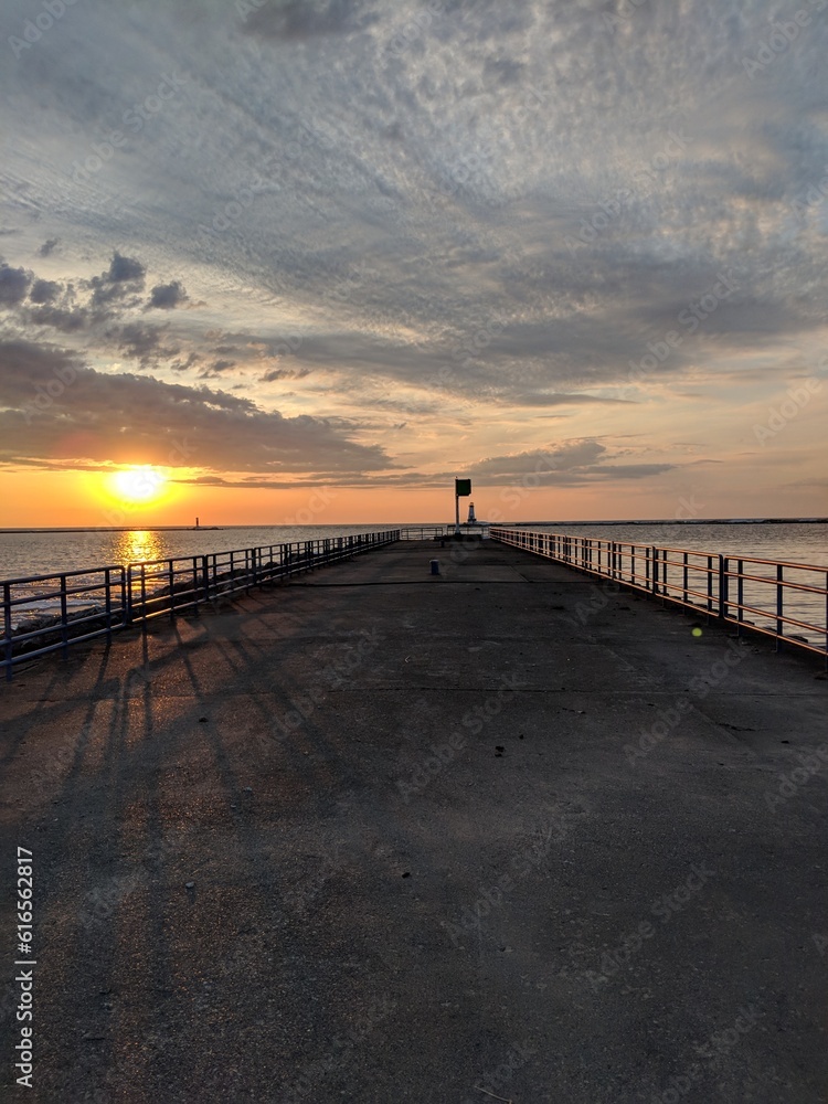 Obraz premium sunset on the pier