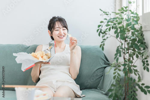 Quadro em tela 大食い・暴飲暴食・不摂生しても太らない体質の女性（スリム）
