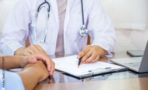 Doctor hand holding pen and explained examination results to the patient man, healthcare and medical checkup concept