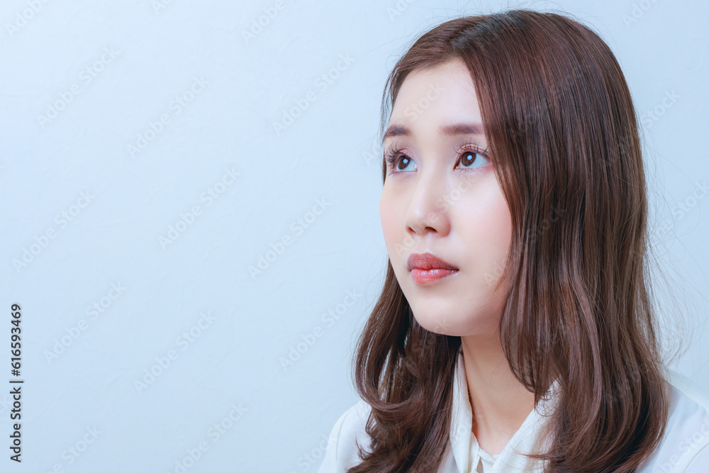 Fototapeta premium 若い女性の横顔