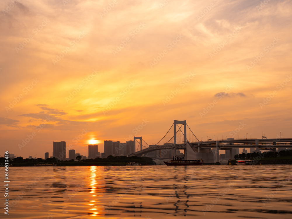 夕焼けのお台場レインボーブリッジ