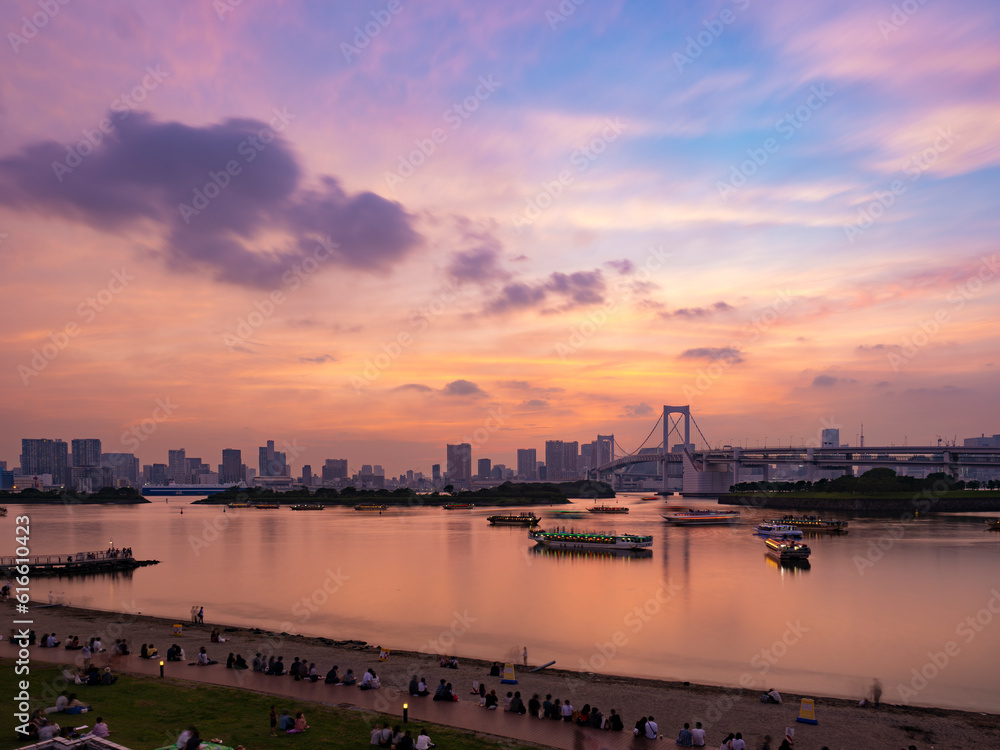 夕焼けのお台場レインボーブリッジ