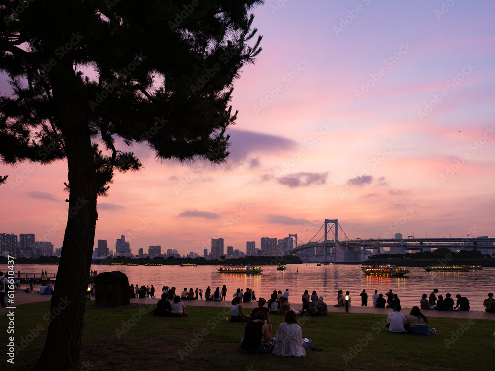 夕焼けのお台場レインボーブリッジ