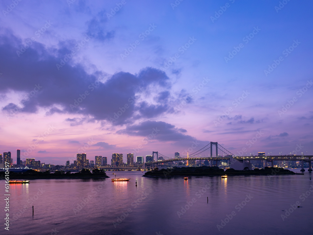 夕焼けのお台場レインボーブリッジ