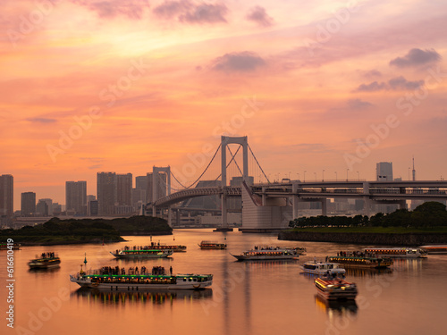 夕焼けのお台場レインボーブリッジ