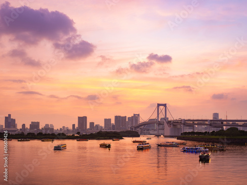 夕焼けのお台場レインボーブリッジ