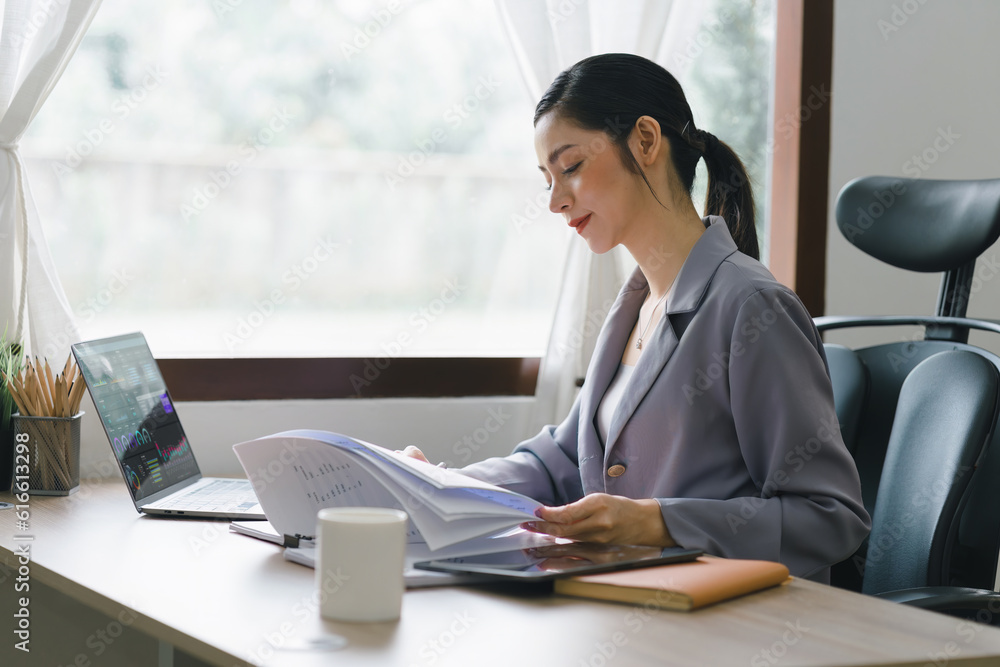 The entrepreneur is reading a financial report on a dashboard, focusing on fintech and audit concepts. They are monitoring the company's revenue statement to assess its performance. The entrepreneur is reading a financial report on a dashboard, focusing on fintech and audit concepts. They are monitoring the company's revenue statement to assess its performance.