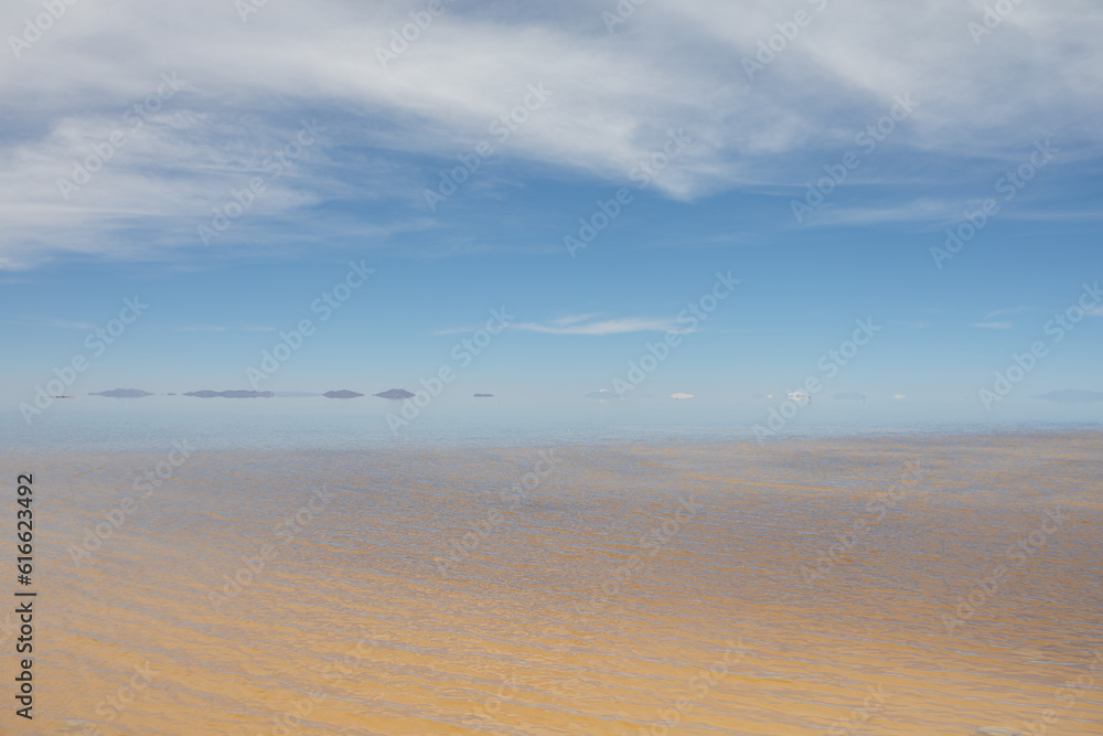 Salzsee  in der Salar de Uyuni in Bolivien