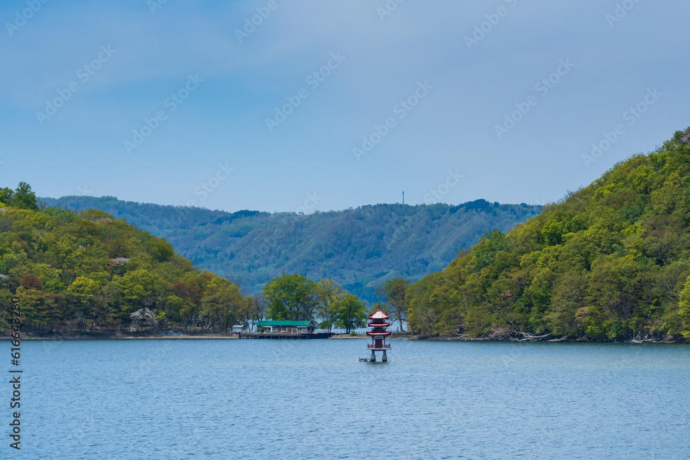 北海道の洞爺湖、中島の浮御堂