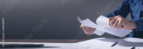 Εκτύπωση καμβά Businessman breaking contract at office.
