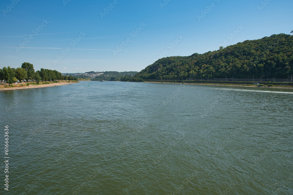 Blick auf den Rhein bei Koblenz Rheinland Pfalz Deutschland
Blick auf den Rhein bei Koblenz Rheinland Pfalz Deutschland
