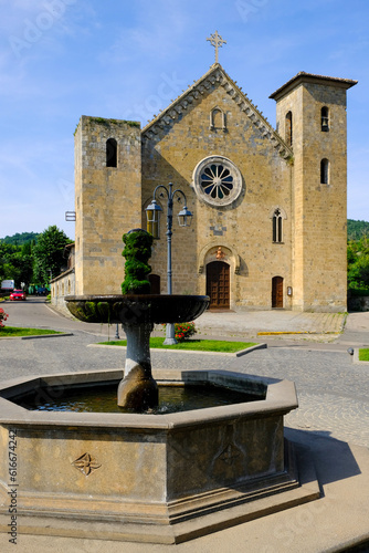 San Salvatore church and fountain