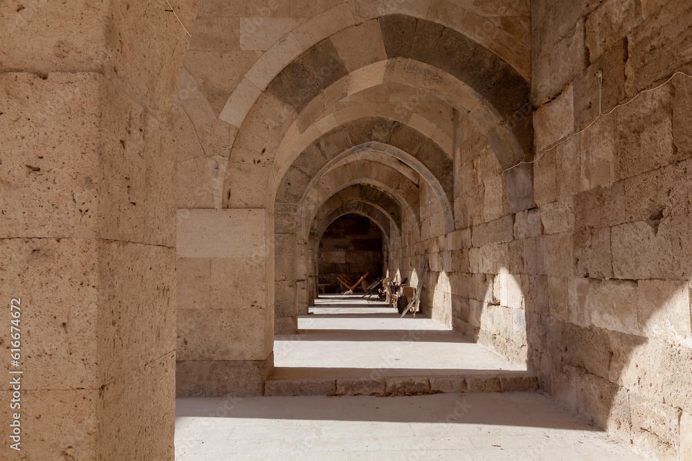 Bogengang, Sultanhani Karawanserei an der ehemaligen Seidenstraße, heute Museum, Sultanhani, Sultanhanı Kervansaray, Aksaray, Türkei