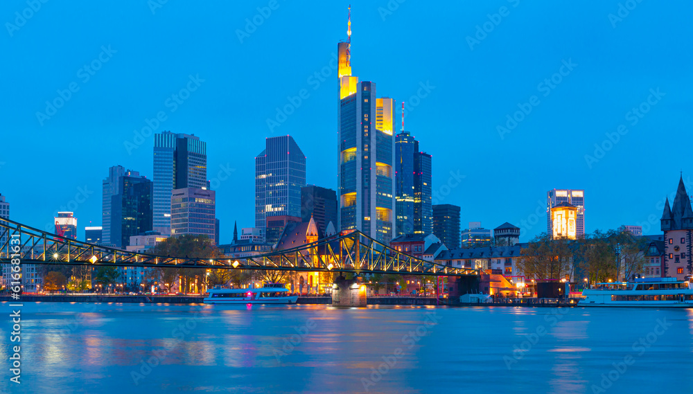Obraz premium Skyline of Frankfurt with reflection, Germany, the financial center of the country.