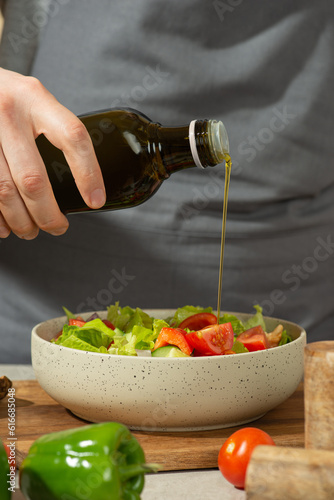 Vegetable salad dressing with oil