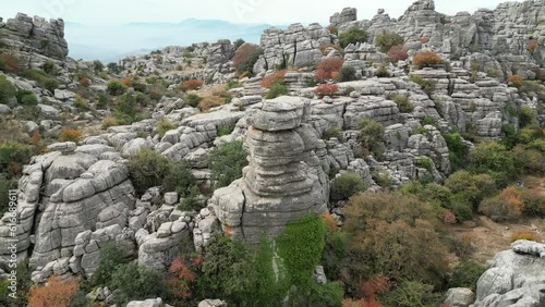 vista aérea de las formaciones rocosas del paraje natural del torcal de Antequera, España