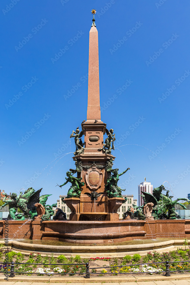 Der Mendebrunnen auf dem Augustusplatz in der Stadt Leipzig