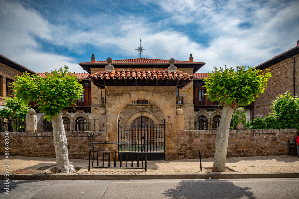 entrada edificio de estilo montañes en Santander España entrada edificio de estilo montañes en Santander España