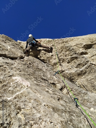 Escalade dans les Hautes Alpes , la roche saint arnaud