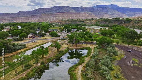 Wallpaper Mural Drone flyover of Riverbend disc golf course in Palisades, Colorado. Torontodigital.ca