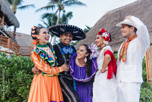 Photo group of mexican dancers wearing traditional folk costume, young latin people po