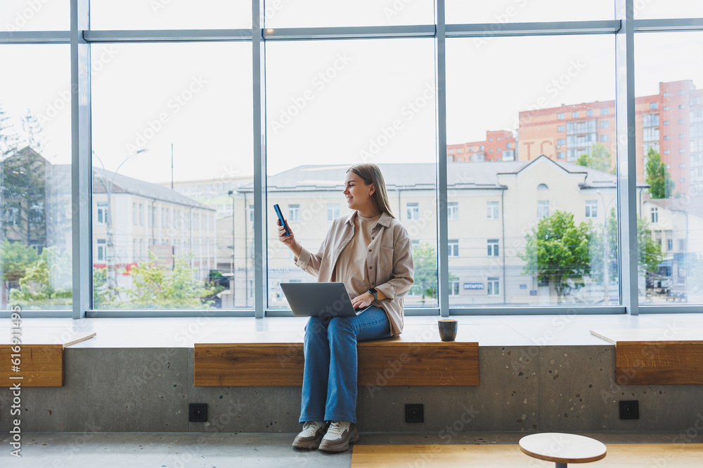 © DSMT - Pregnant woman sitting with laptop, smartphone, looking at laptop and taking notes while sitting in cafe. A woman works remotely on a laptop while on maternity leave © DSMT - Pregnant woman sitting with laptop, smartphone, looking at laptop and taking notes while sitting in cafe. A woman works remotely on a laptop while on maternity leave